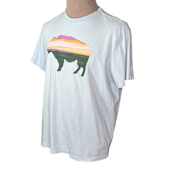 Cremieux Men’s Light Blue T-Shirt with Buffalo with Sunrise Print XL - Picture 8 of 8